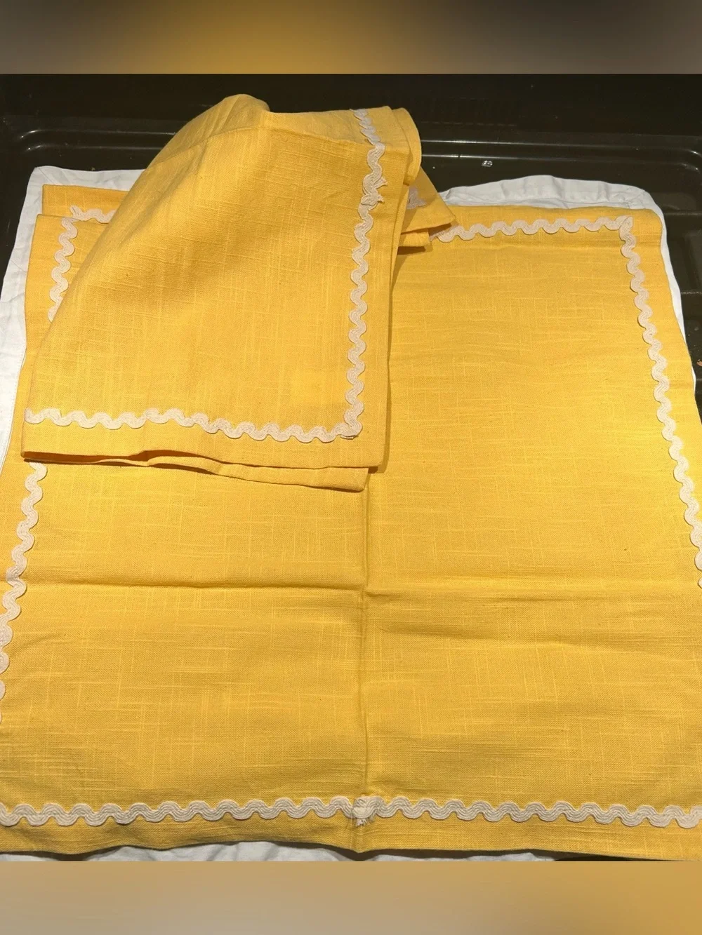 FINGERCRAFT Scallop Lace Cloth Napkins, Cotton Dinner Napkins 2 Pack - Daffodil